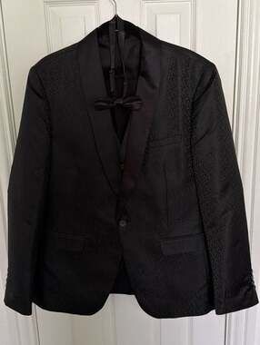 Men's 3-Piece Black Floral Jacquard Tuxedo Suit with Shawl Lapel and Bow Tie